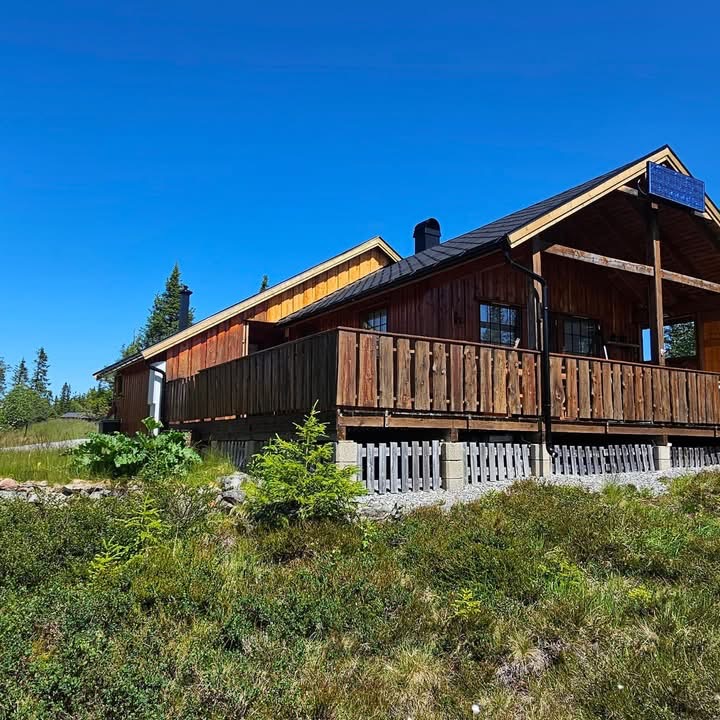 Ferdigstilt hytte bygget av Anders Lande Tømrer
