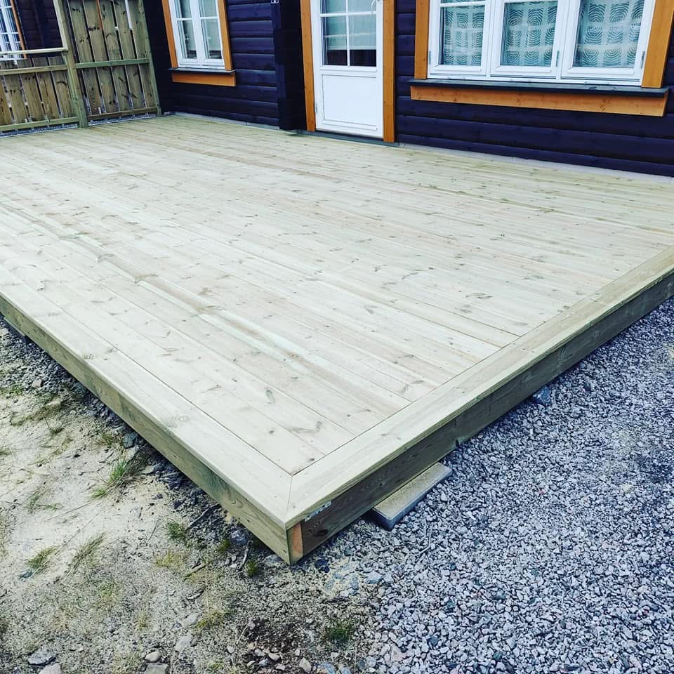 Ny terrasse i trykkimpregnert tre
